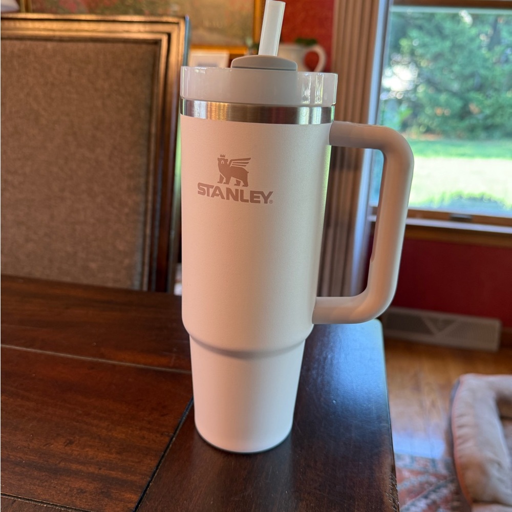 Stanley 30 oz Lignt Pink Tumbler with Handle